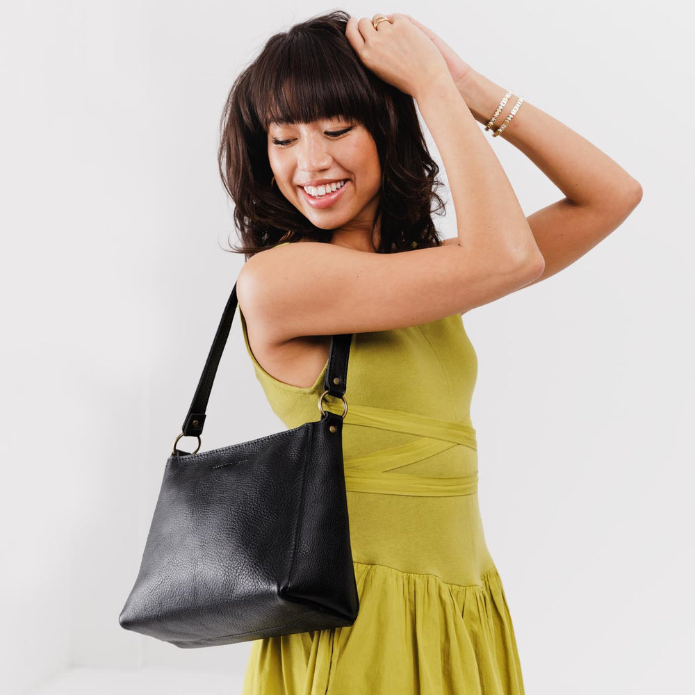 Portland Triangle Shoulder Bag - Pebbled black