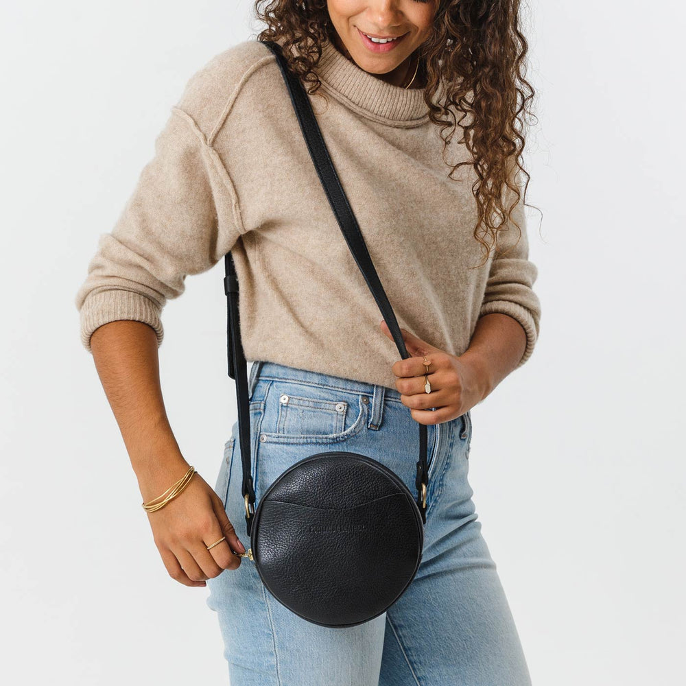 Portland Circle Crossbody - Pebbled black