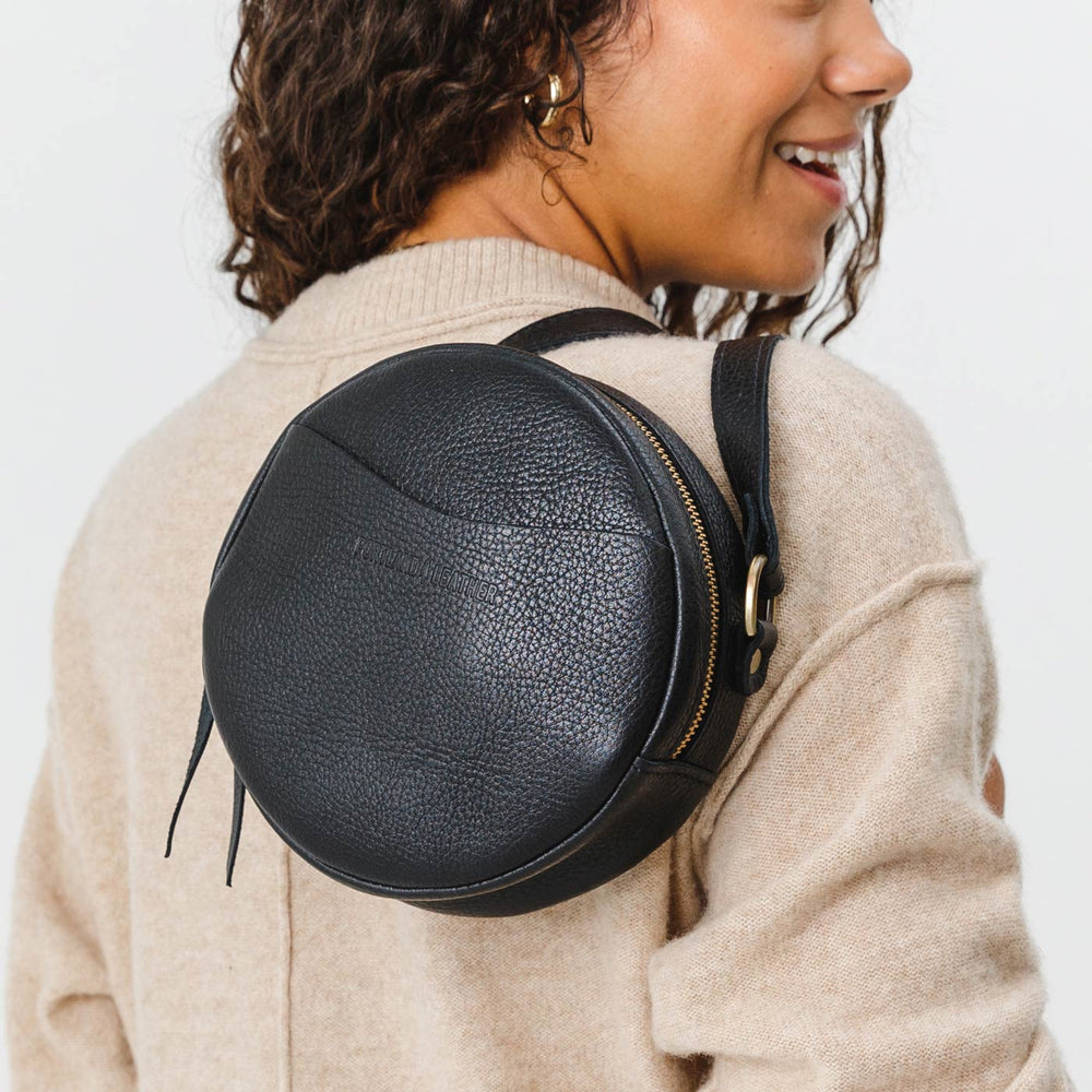Portland Circle Crossbody - Pebbled black