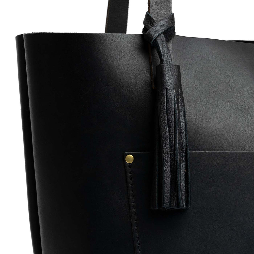 Portland Leather Tassel - Pebbled black