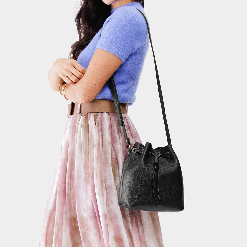 Portland Bucket Bag - Pebbled black