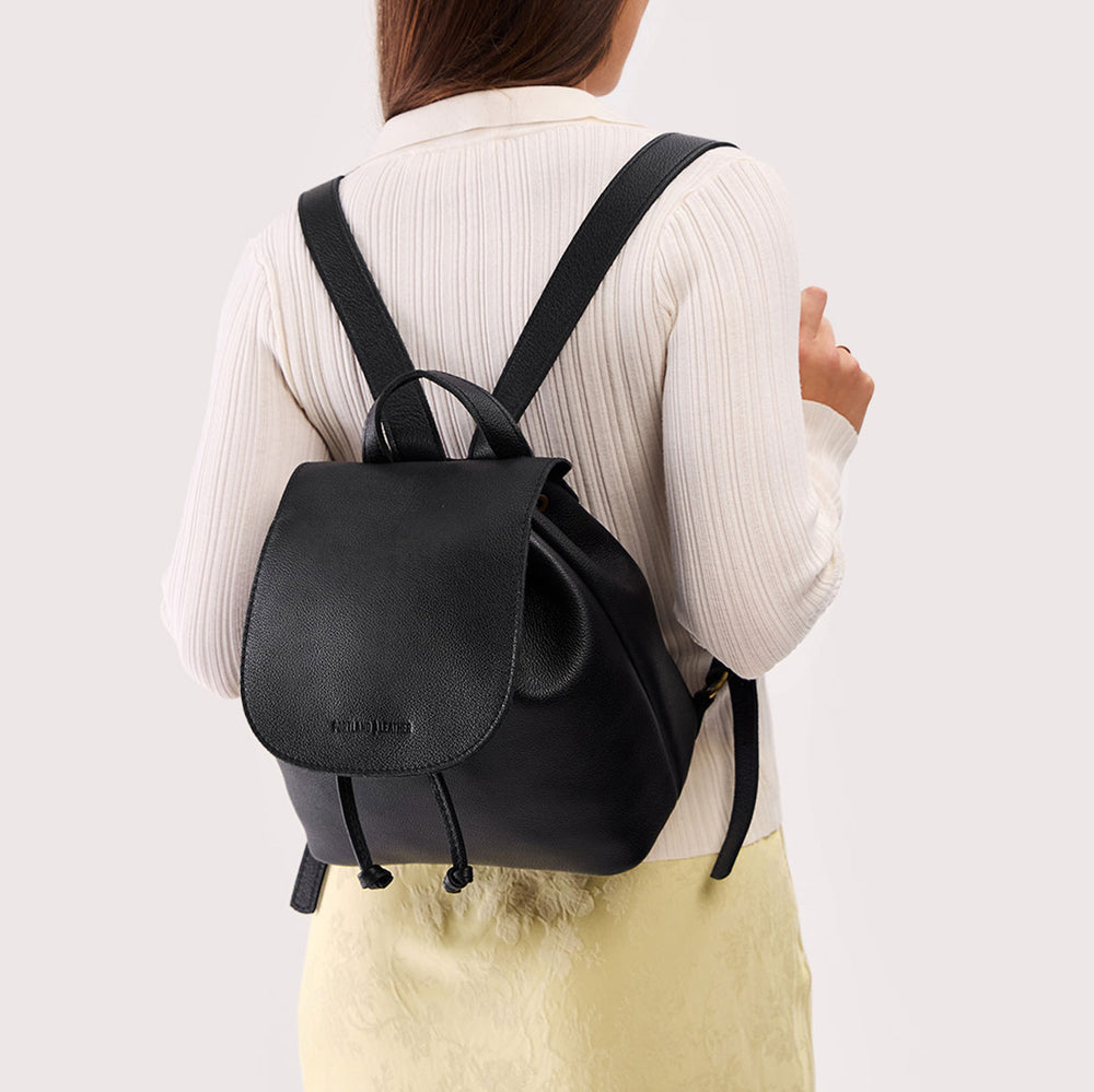 Portland Bucket Backpack - Pebbled black