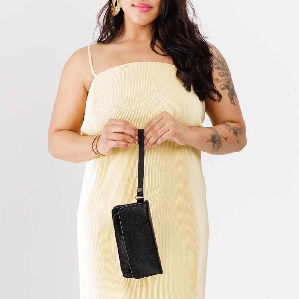 Portland Lily Wristlet - Pebbled black